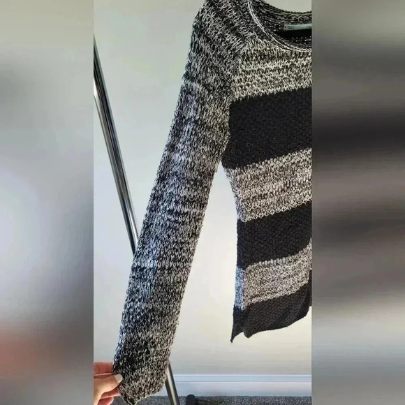Maurices black and gray striped sweatersize small - Picture 5 of 5